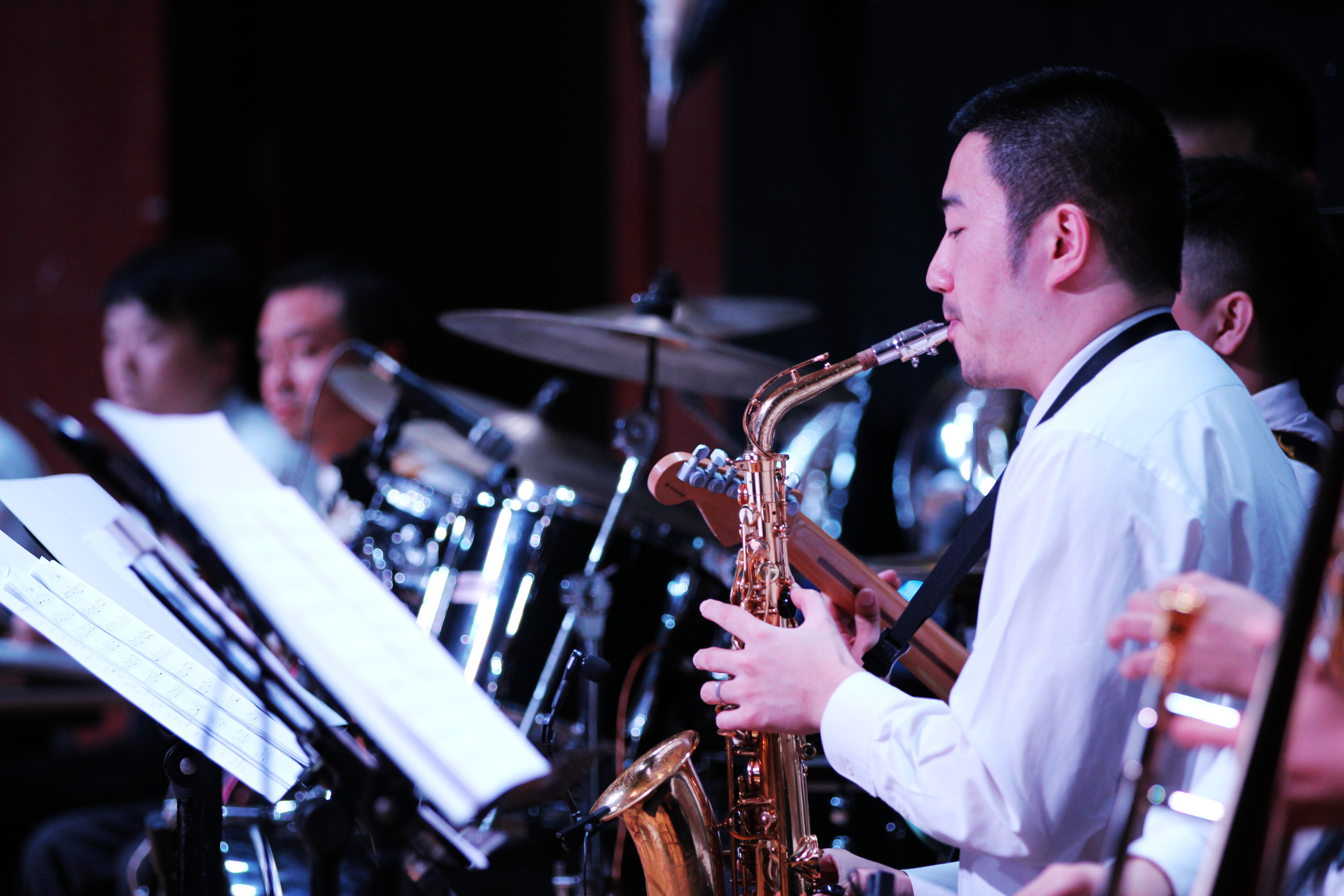 高雅艺术进校园上海轻音乐乐团演出