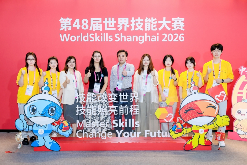 校领导慰问我校第48届世界技能...